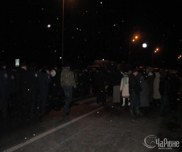 Московские священники не пускали грузовики с погибшими воинами через Ровенскую область (Фото)
