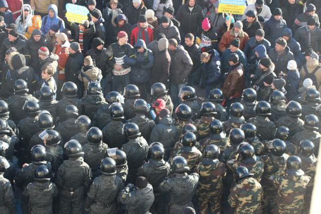 Под Радой произошла потасовка между протестующими и милиционерами (Фото)