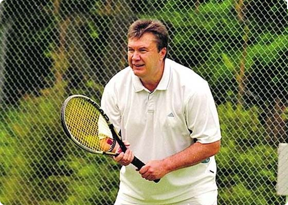 Віктор Янукович грає у теніс